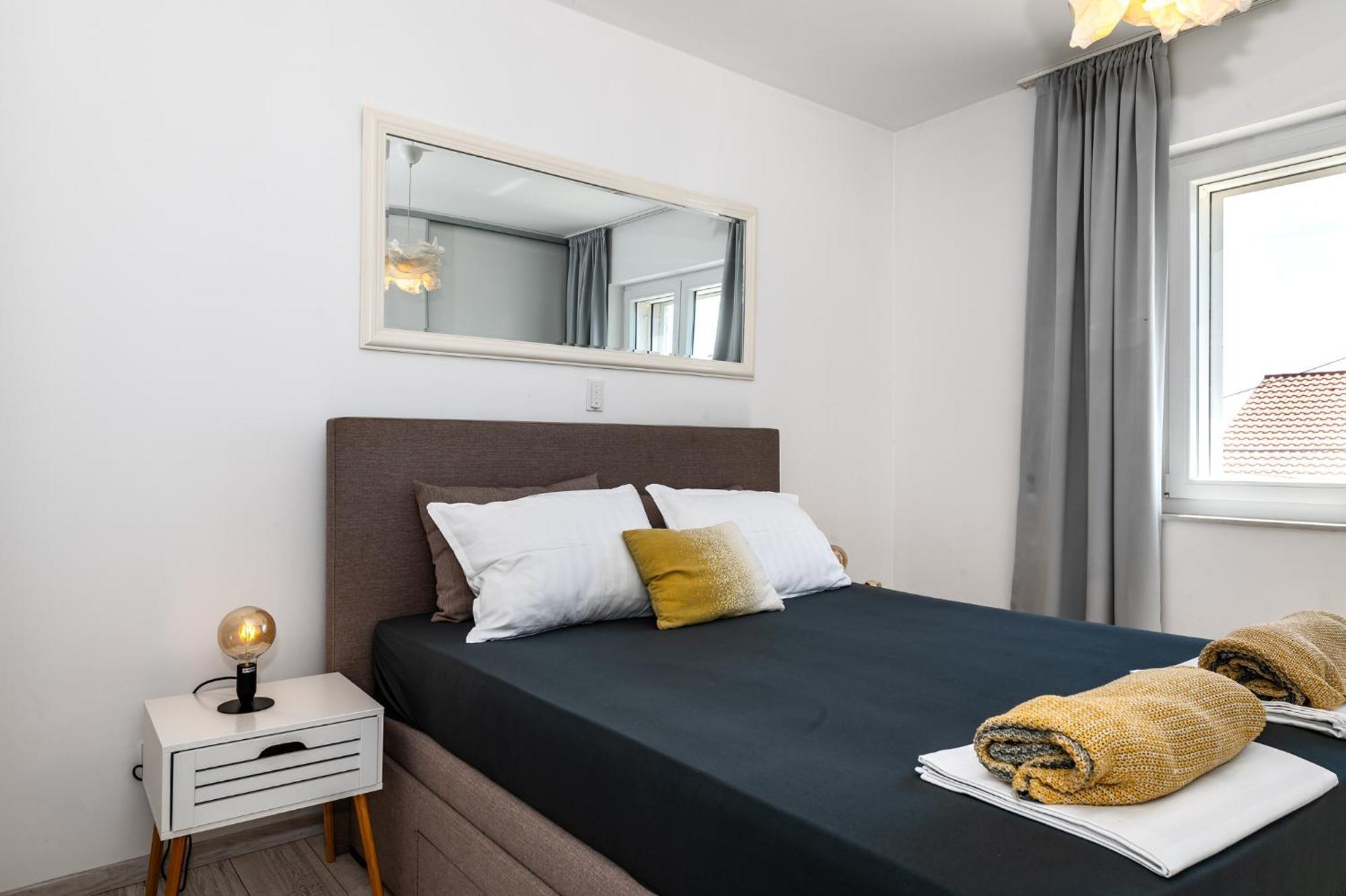 Pool Me Up! Apartment Sibenik Ngoại thất bức ảnh